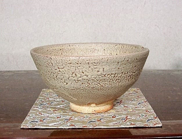 九谷焼　梅山窯　中村梅山作　茶碗　無傷　保証　共布・共箱。