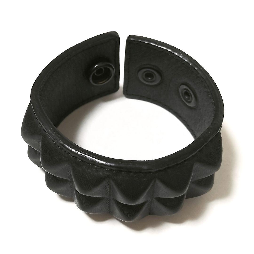 新品◆WENDY'S & フットザコーチャー イギリス製 スタッズリストバンド