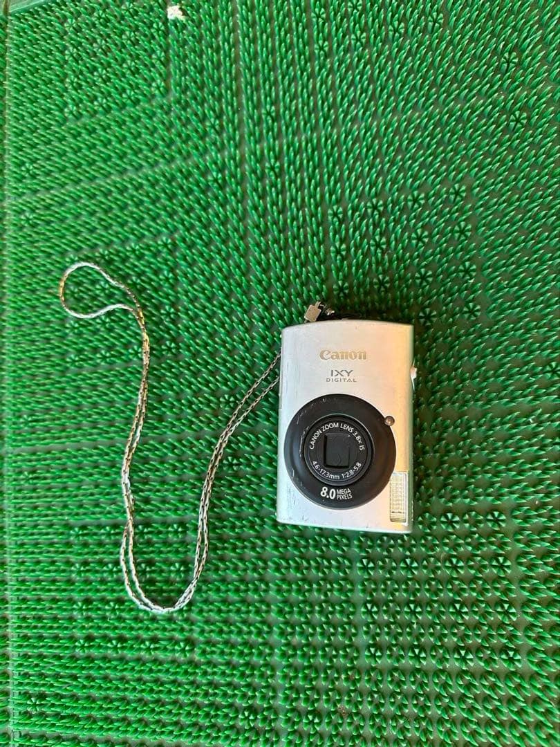 Canon IXUS コンパクトデジタルカメラ シルバー