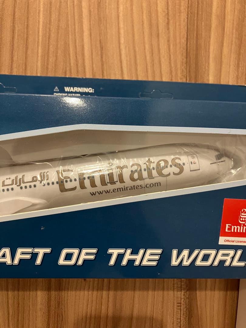 エミレーツ航空 B777-300ER プラモデル 1/200