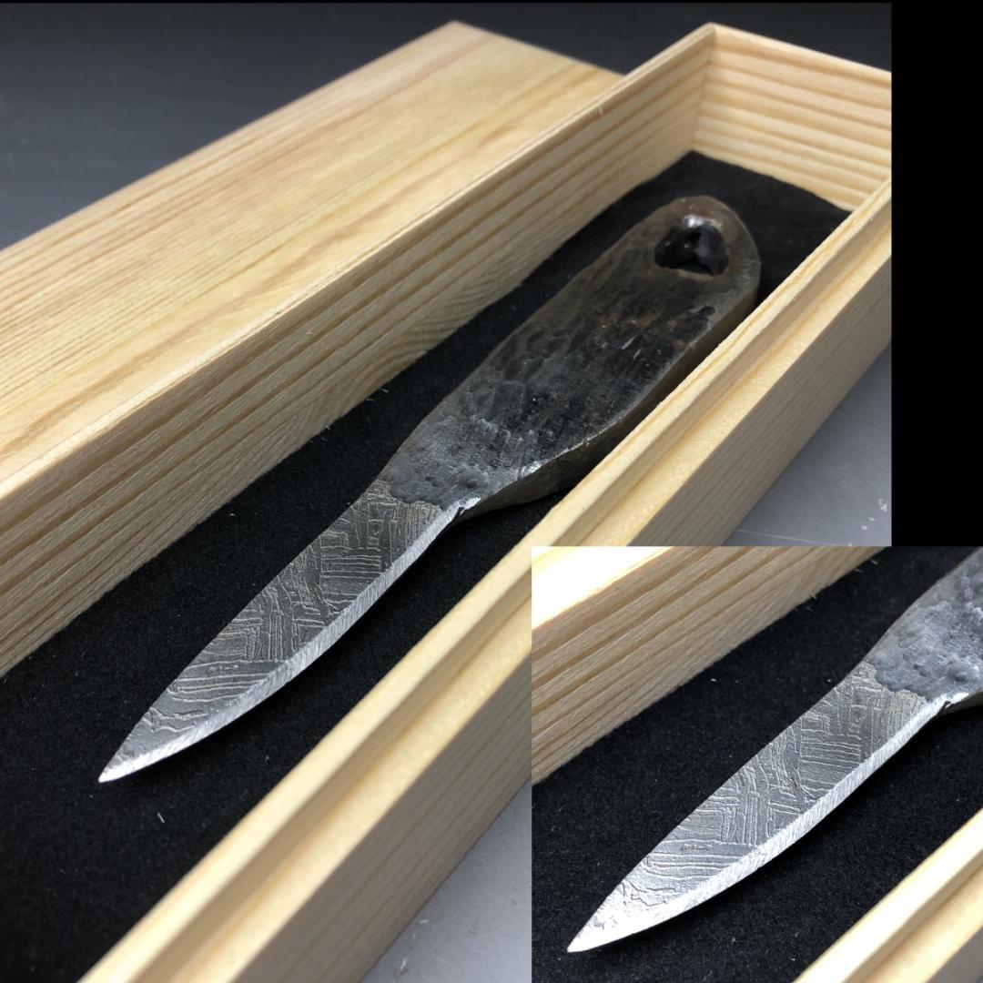 アルタイ隕石　 鉄隕石　メテオライト　模造刀　重さ約152ｇ 共箱