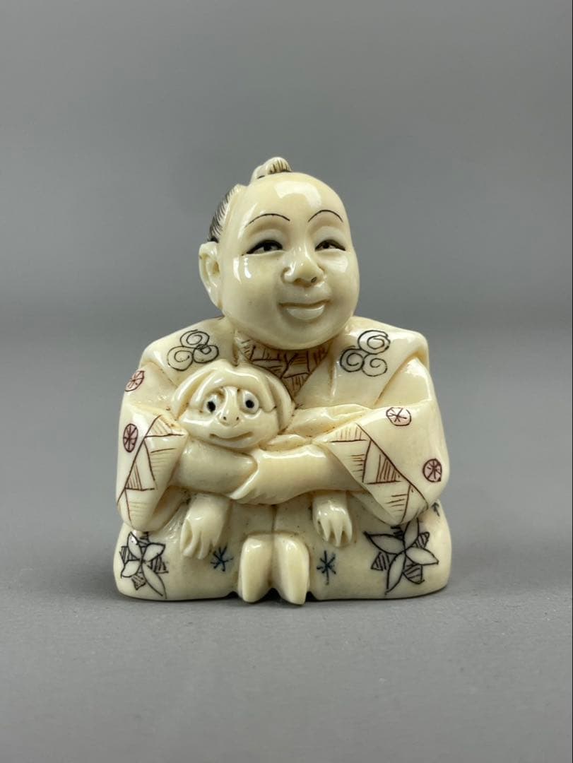 カバ牙製 根付 犬を抱く唐子 提物 骨董品 古美術 置物 天然素材