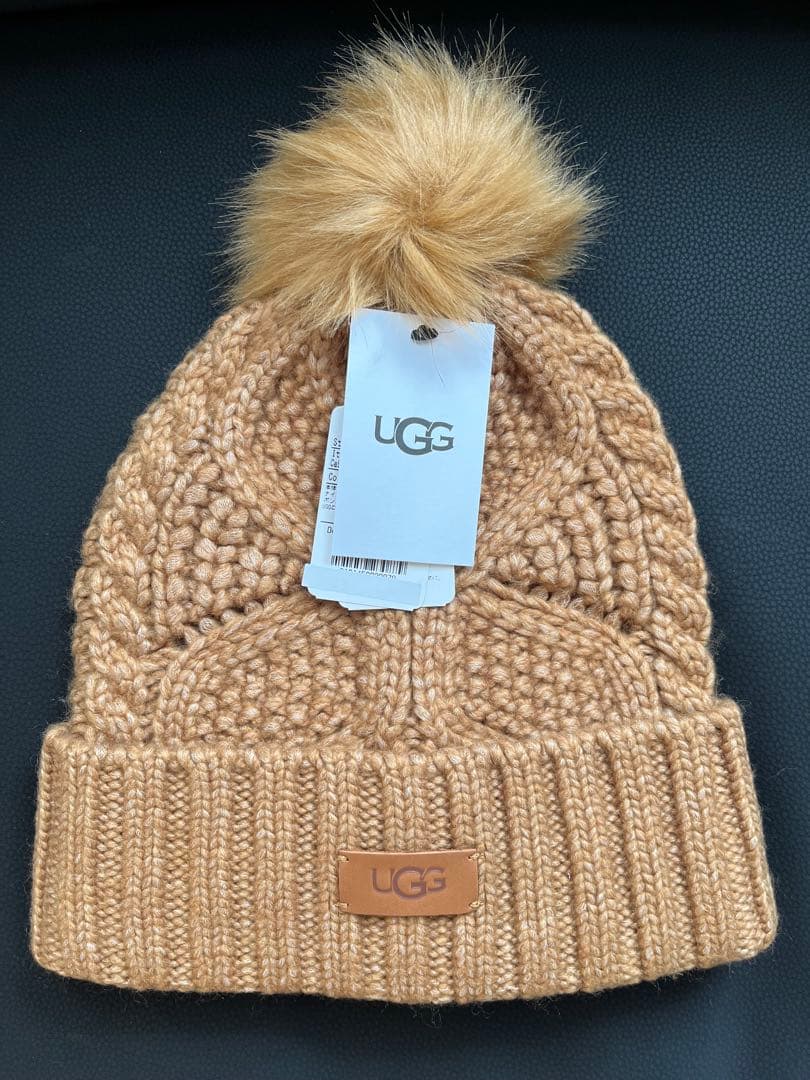 UGG アグ　ブラウン　ニット帽 ポンポン付き