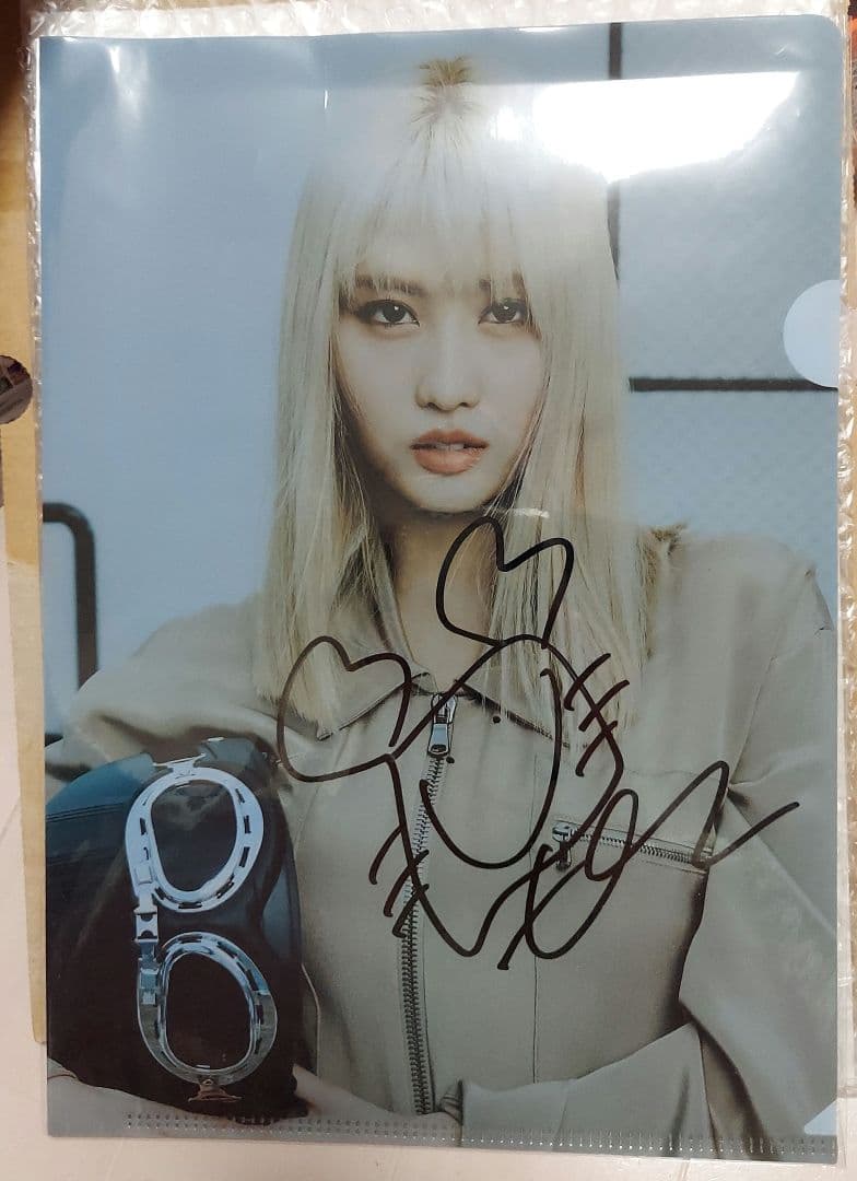 モモ直筆サイン入りクリアファイル