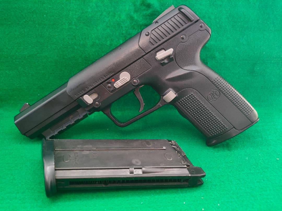 東京マルイ ファイブセブン 予備マガジン付き