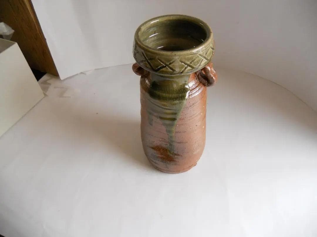 伊賀焼　耳付 壺 伊賀 ヴィンテージ 花瓶 花器 新品 未使用 です。