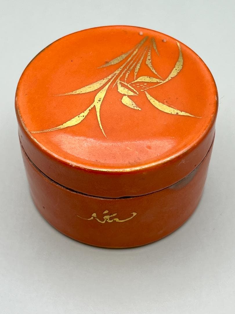 【海】中国清朝時代　金彩珊瑚釉香合　手絵　骨董品　時代物　美術品