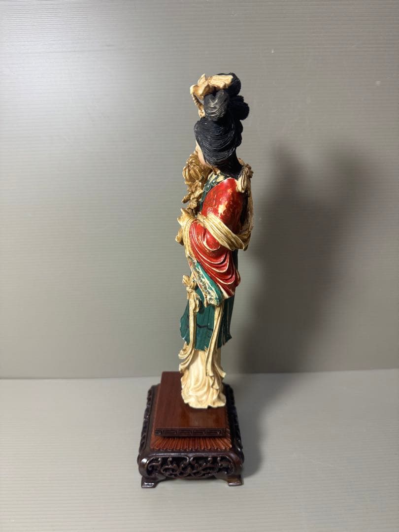2104古美術品　細密彫刻女性像　置物　細密細工　骨董