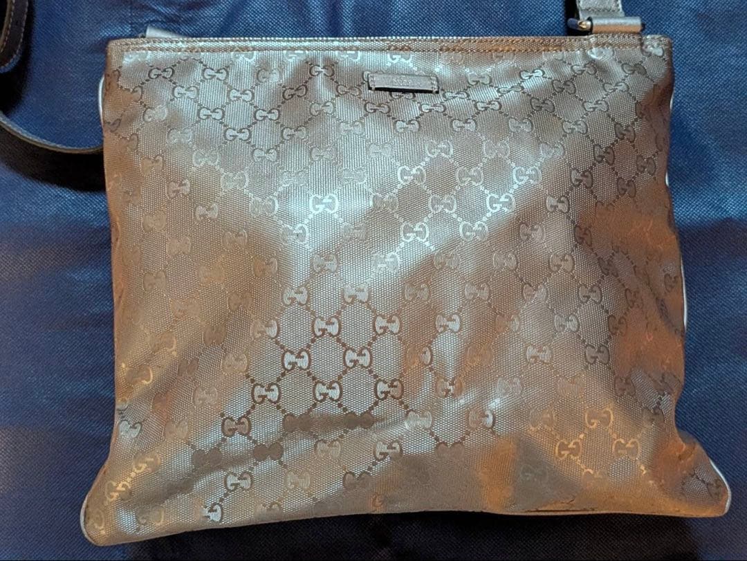 GUCCI シルバーショルダーバッグ