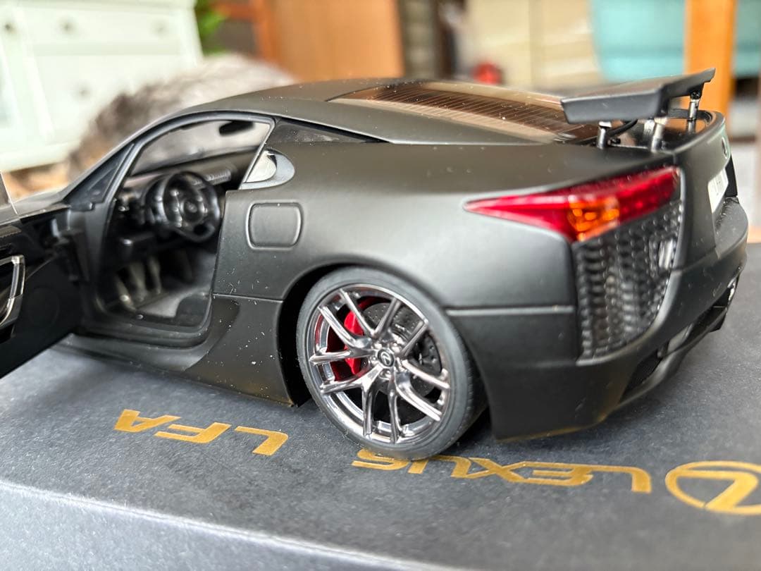 AUTO art Lexus LFA ミニカー 1:18 スケール