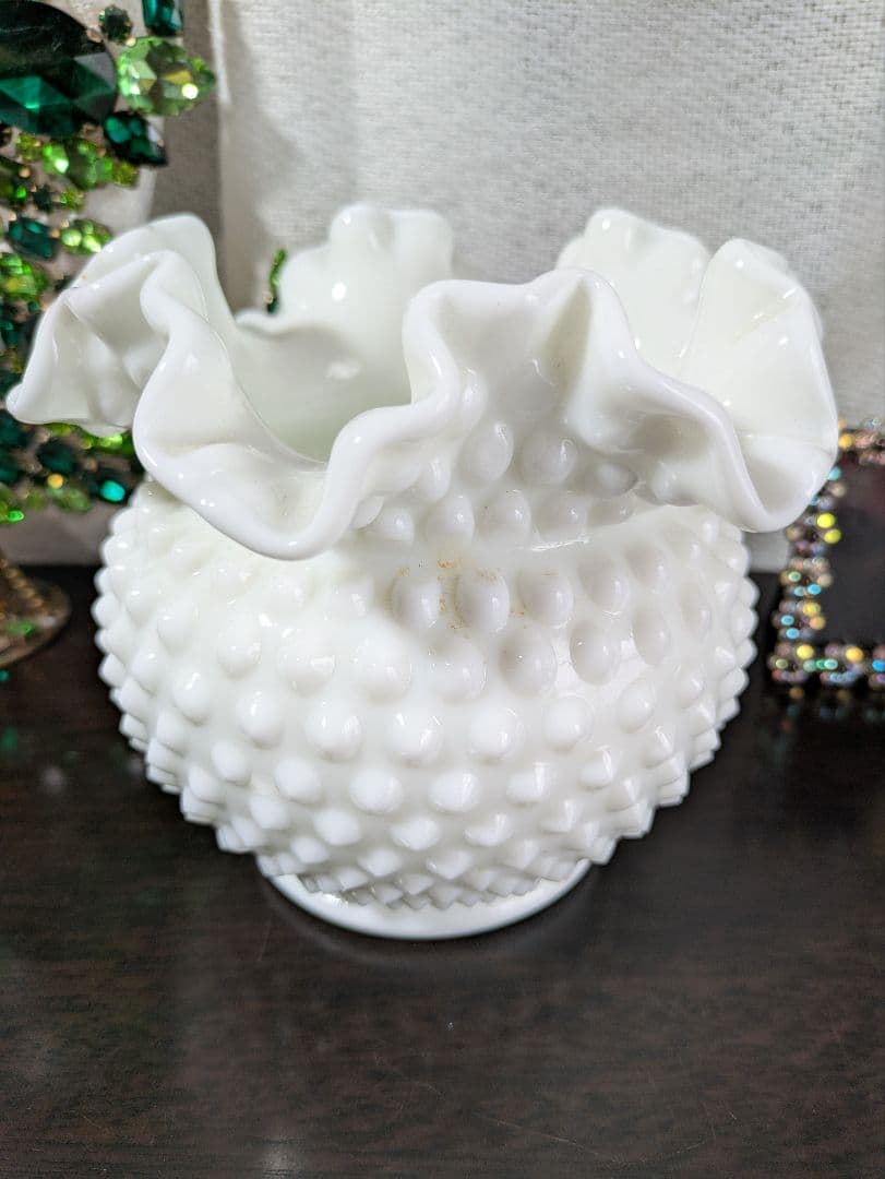 フェントン　ホブネイル　ホワイトガラス製フリルエッジ花瓶　お値下げ中