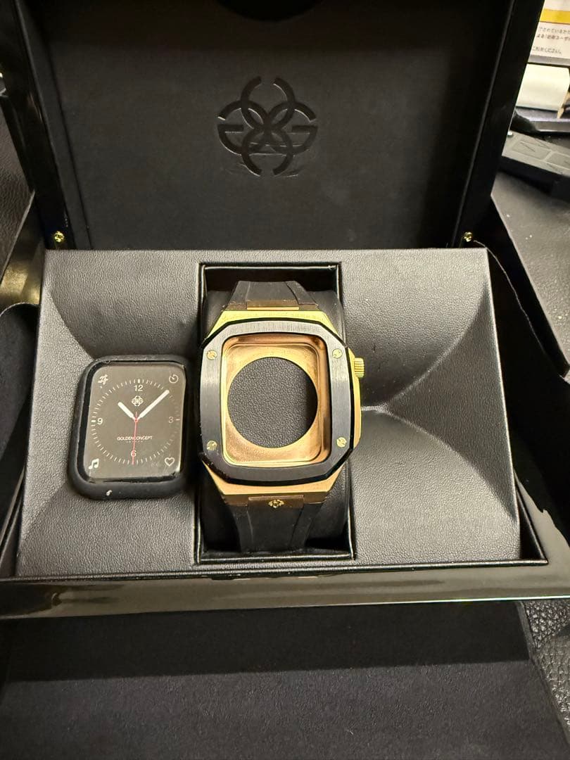 golden concept 44mm ローズゴールド×ブラックシリコン