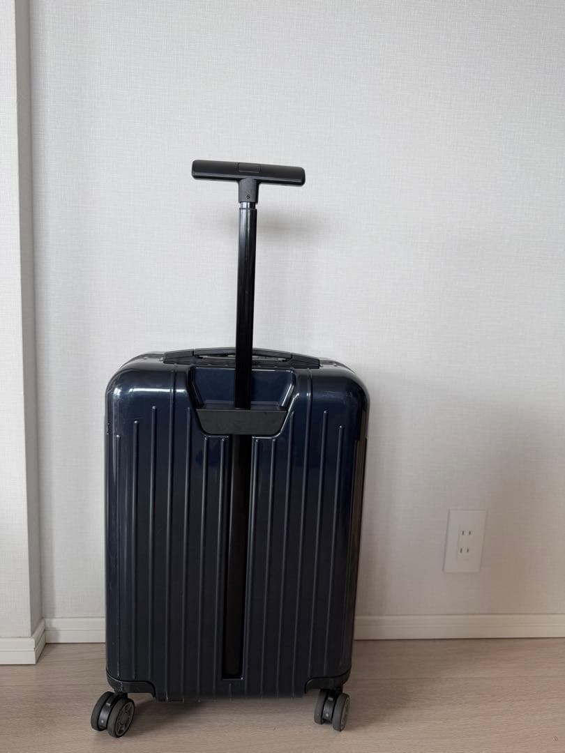 人気モデル　リモワ サルサエアー 33〜34L 4輪 機内持ち込み可能　正規品