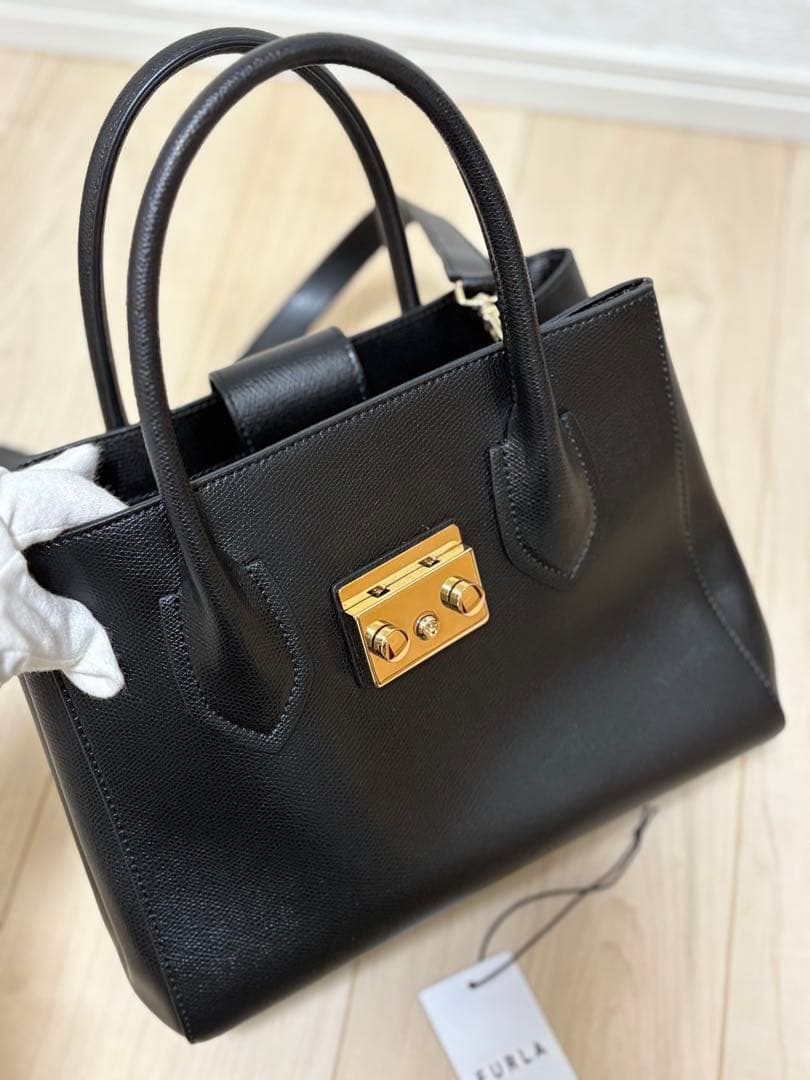 美品★FURLA レザーショルダーバッグ ブラック 黒 ワンタッチかんたん開閉