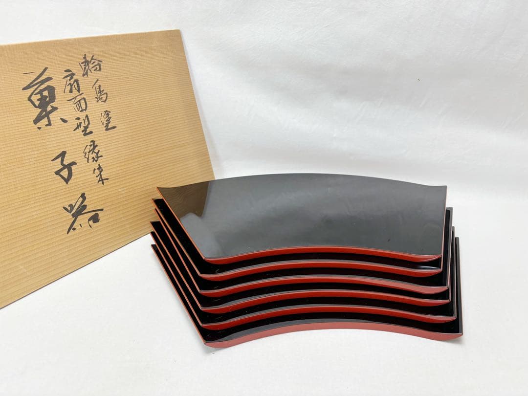 未使用 懐石道具 輪島塗 大雅堂造 木製扇面型縁朱 菓子器扇面膳 6客布着本堅地