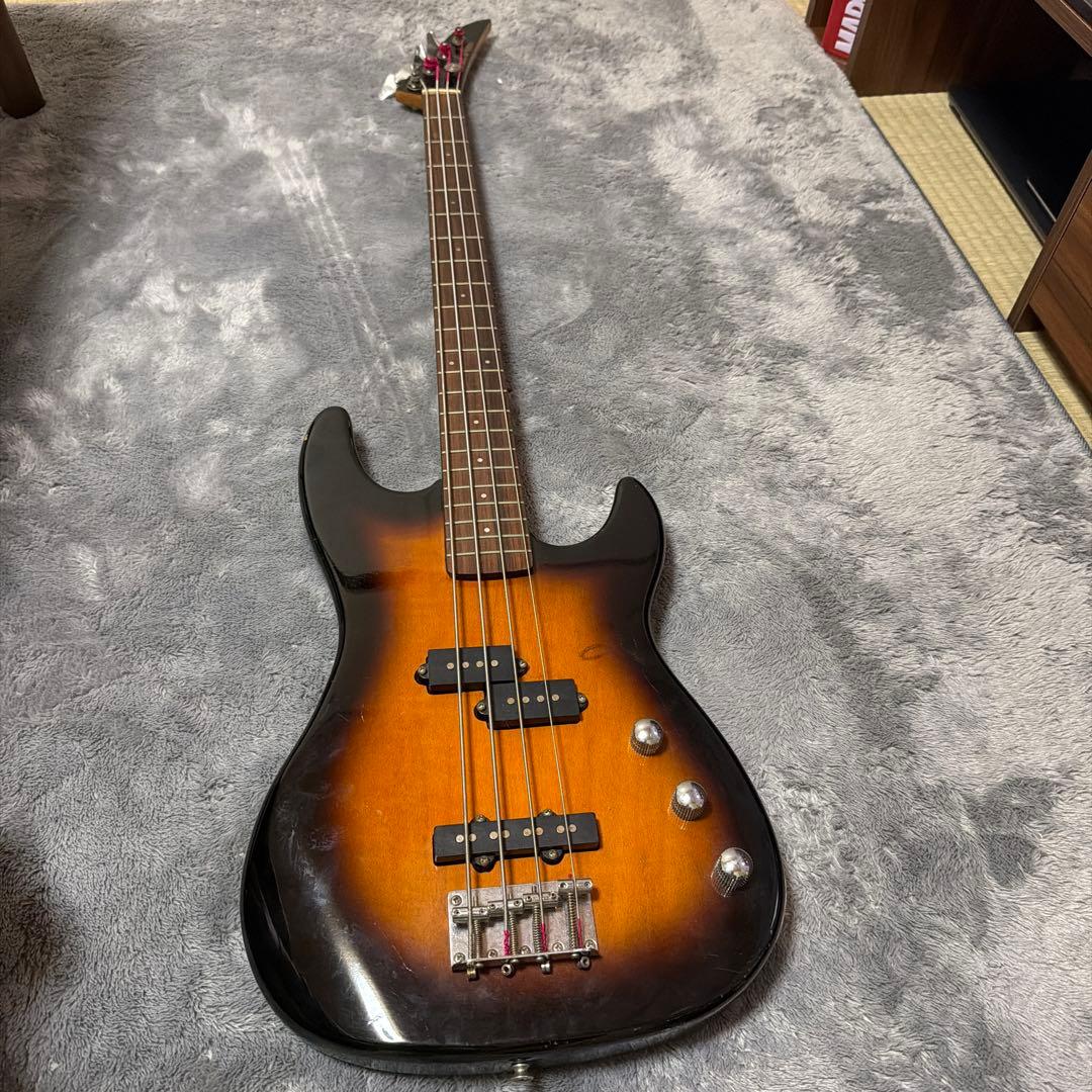 エレキベース サンバーストカラー