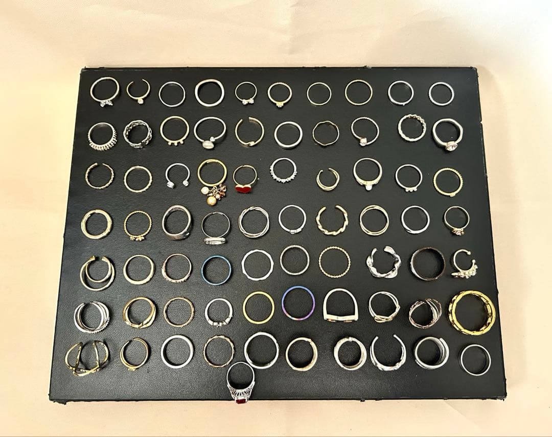 遺品整理品 豪華アクセサリー リング指輪 71点まとめ売りシルバーリングあり