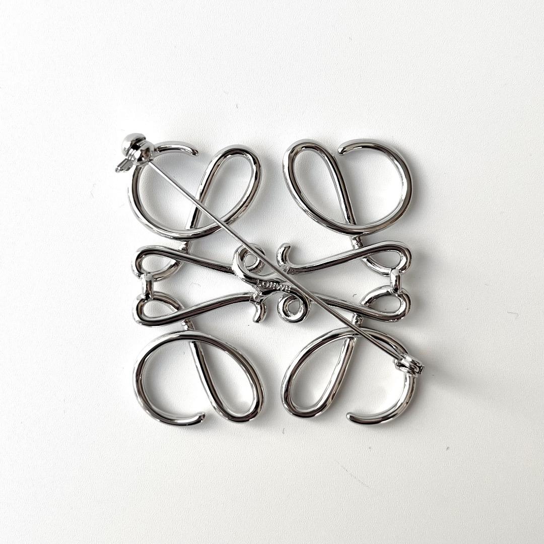 現行モデル 美品 ロエベ アナグラム ブローチ パラジウム シルバー メタル