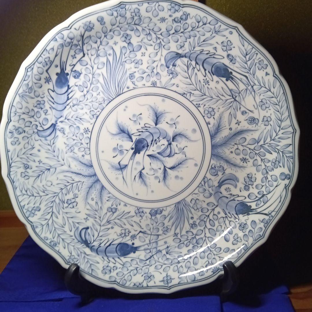 青白いエビ模様の飾皿