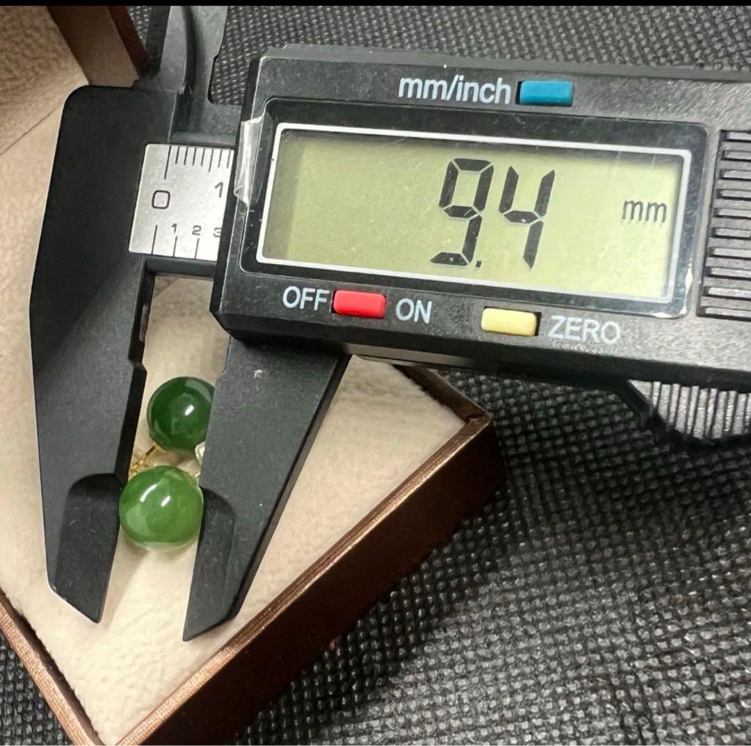 新品 18k使用の天然和田玉翡翠グリーン碧玉ラウンドのピアス D10117