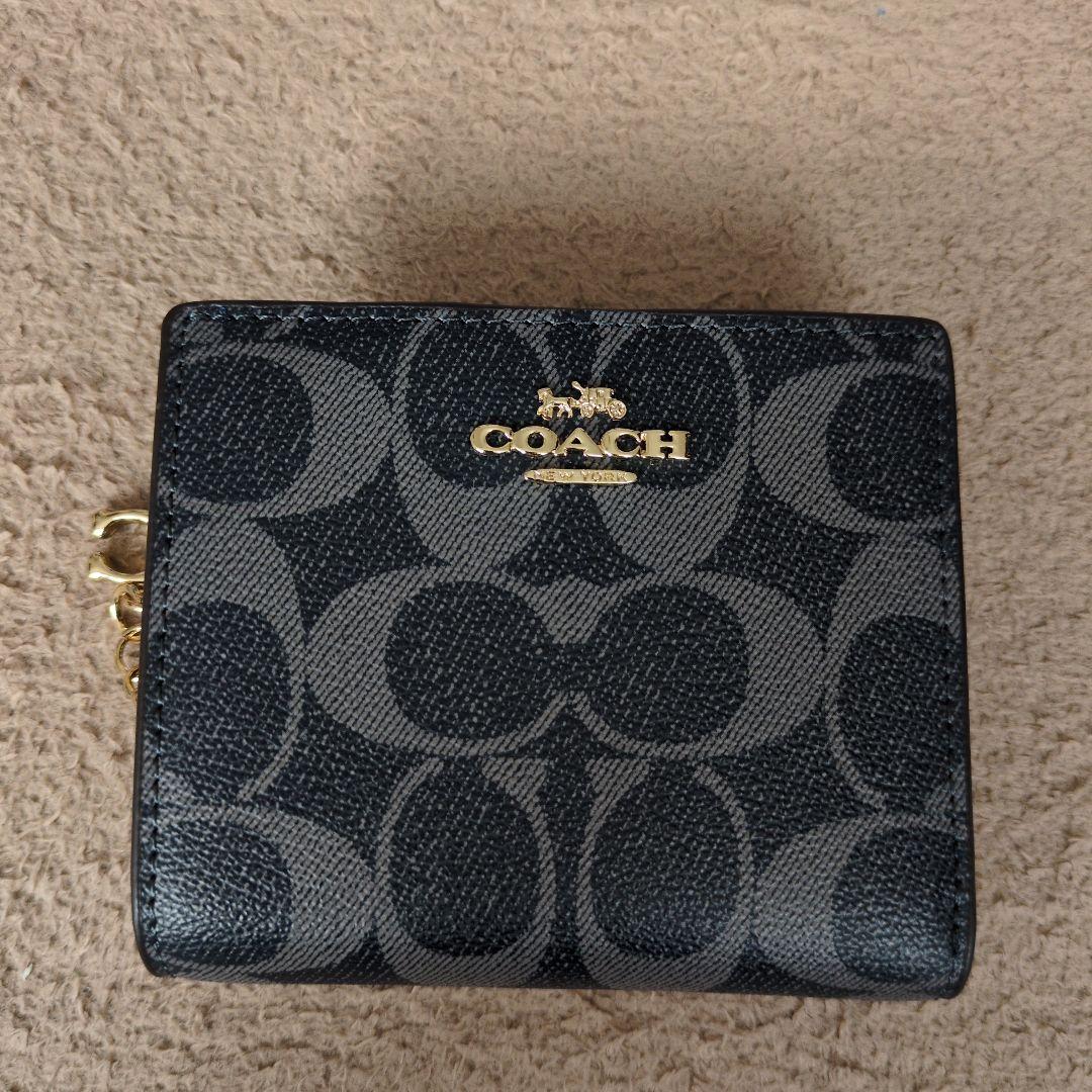 新品未使用COACH 二つ折り財布 デニムブルー ロゴ入り