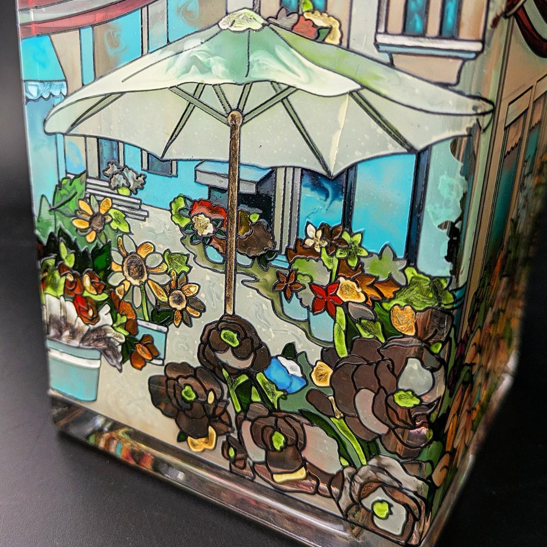 Amia Studios ステンドグラス風ガラス花瓶 ヨーロッパのカフェ街並み