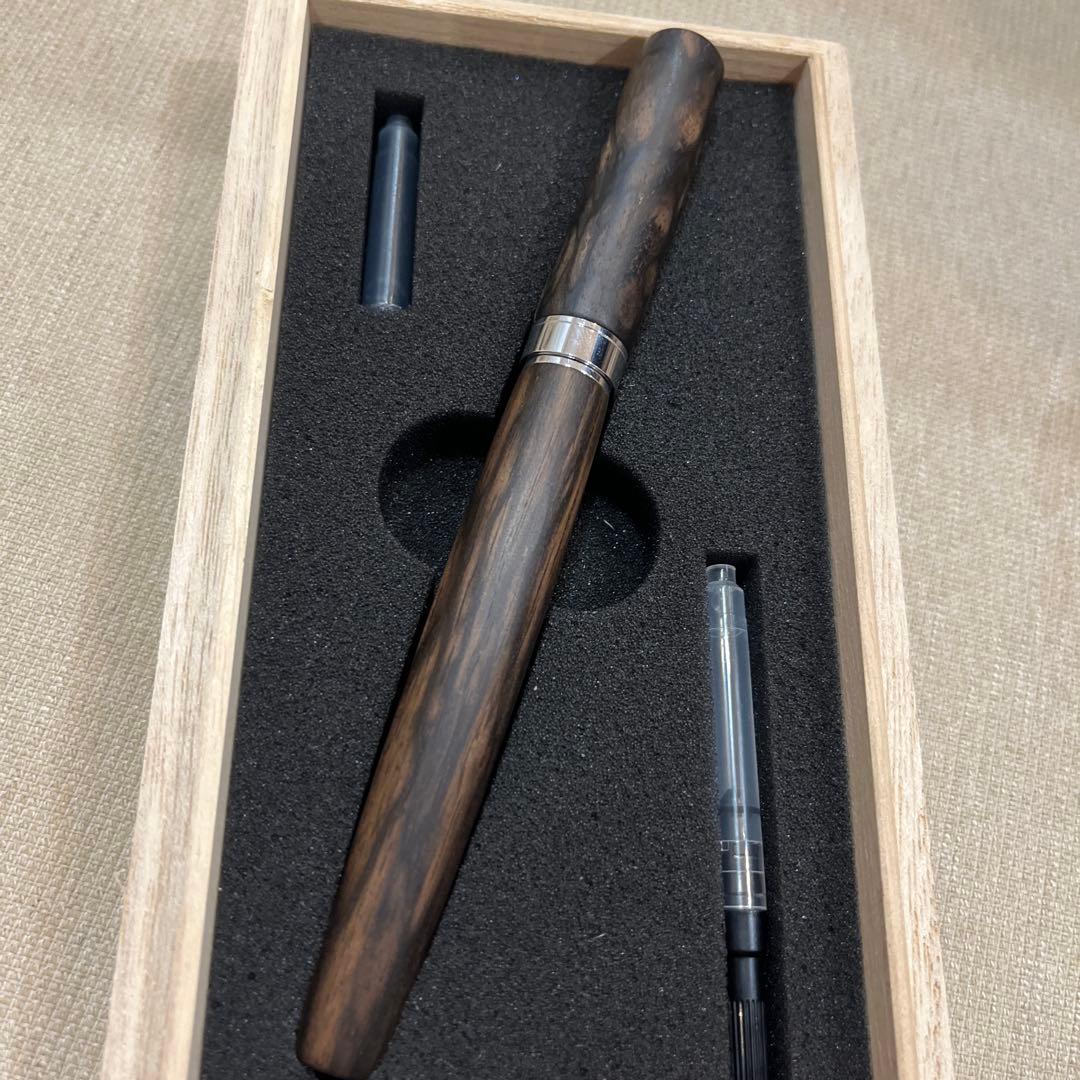 黒柿孔雀杢　極上　万年筆