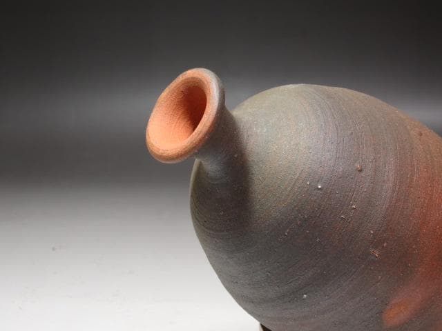 ☆　岡田輝　備前徳利　味わいのある曲線の一品☆y235