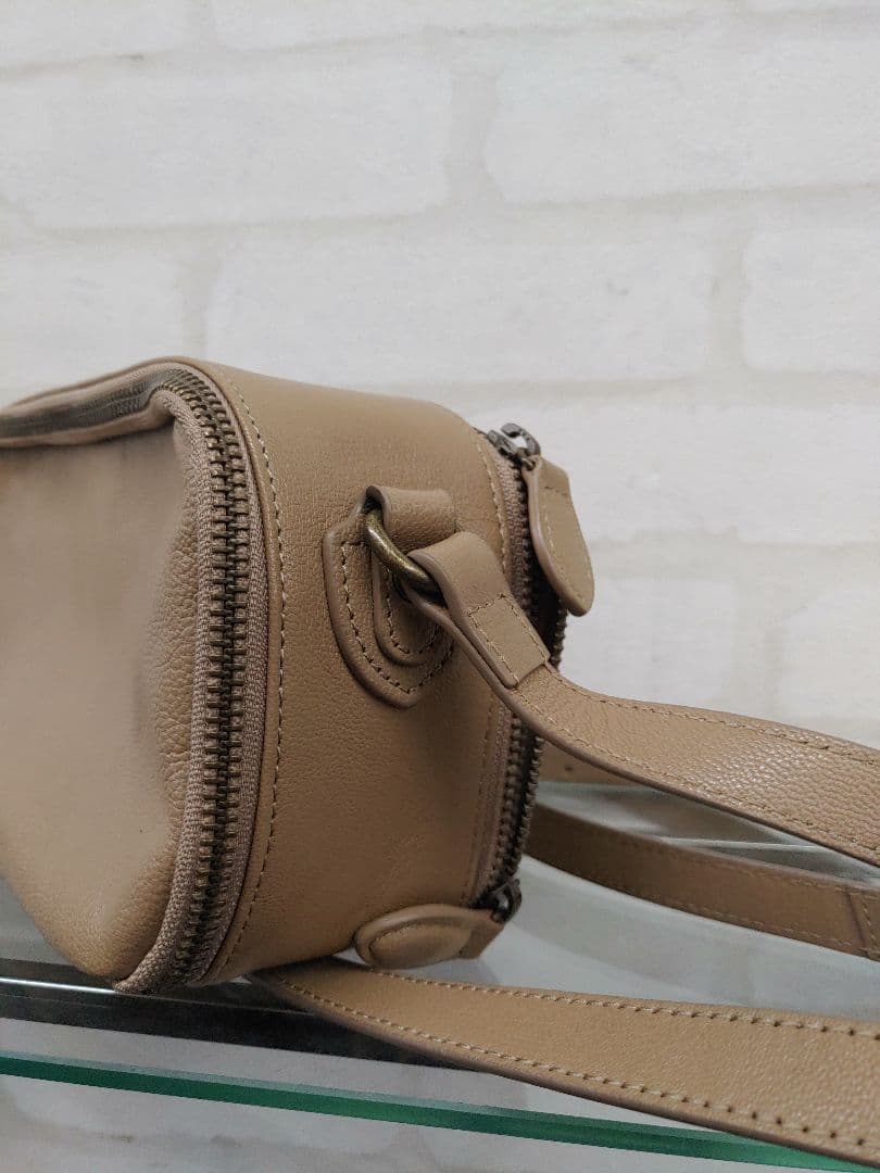 Dakota スクエア型　お財布ポシェット　アミューズ　オーク　ショルダーバッグ