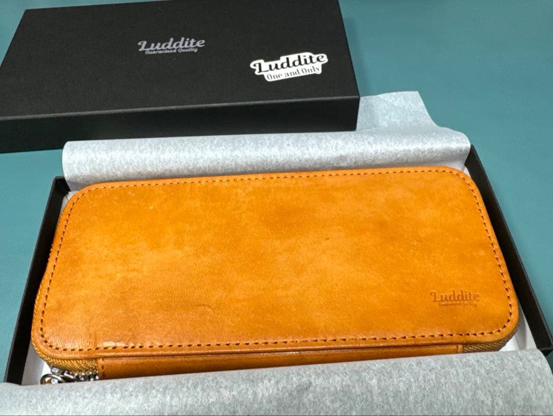 【未使用】　ラダイト　ラウンドジップペンケース　エッセンシャル　MAYA