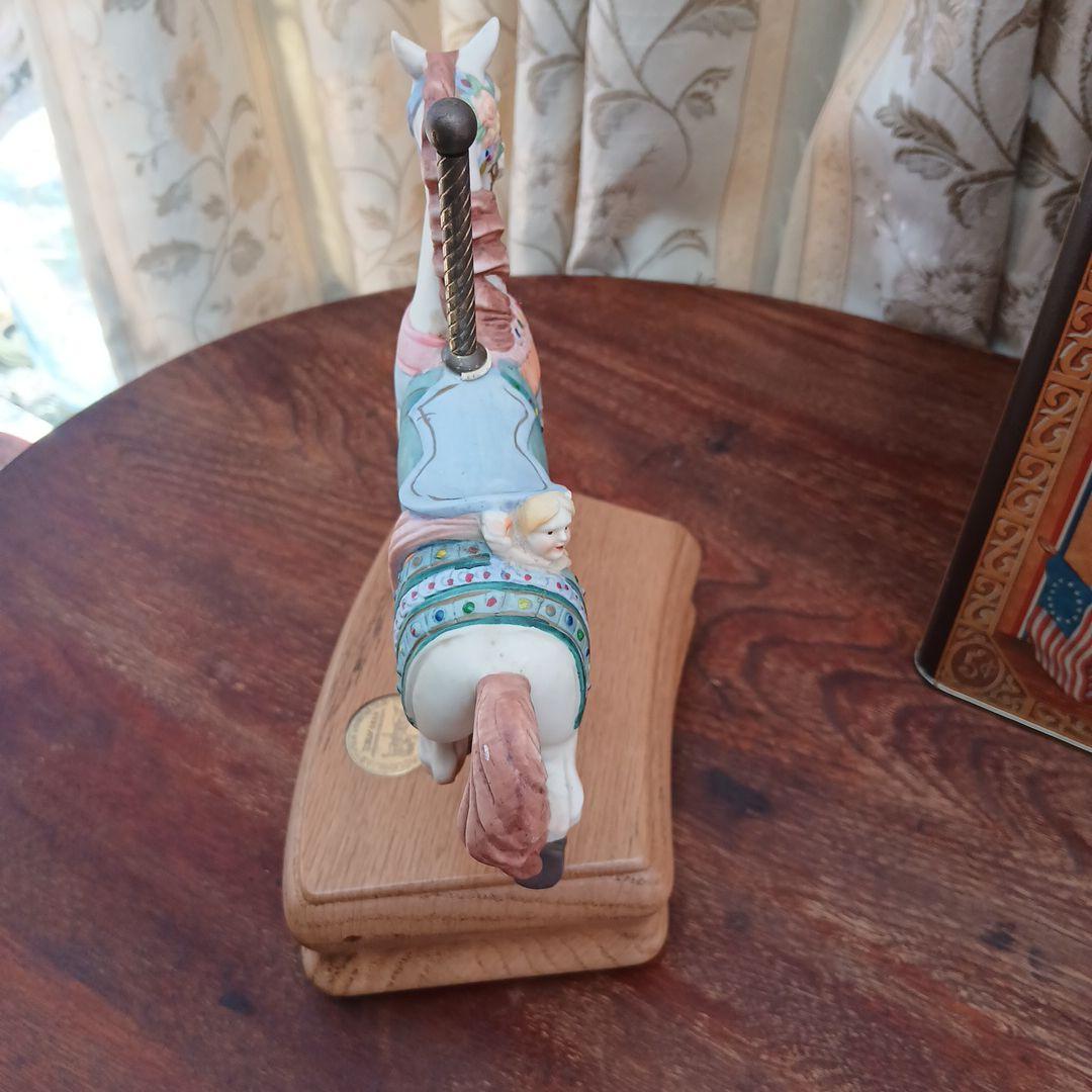 回転木馬のオルゴール付き置物(トビン.フレイ)