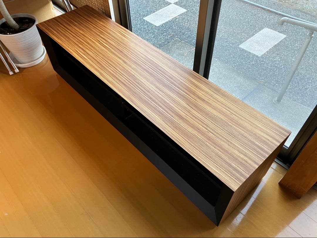 テレビボード　木目調