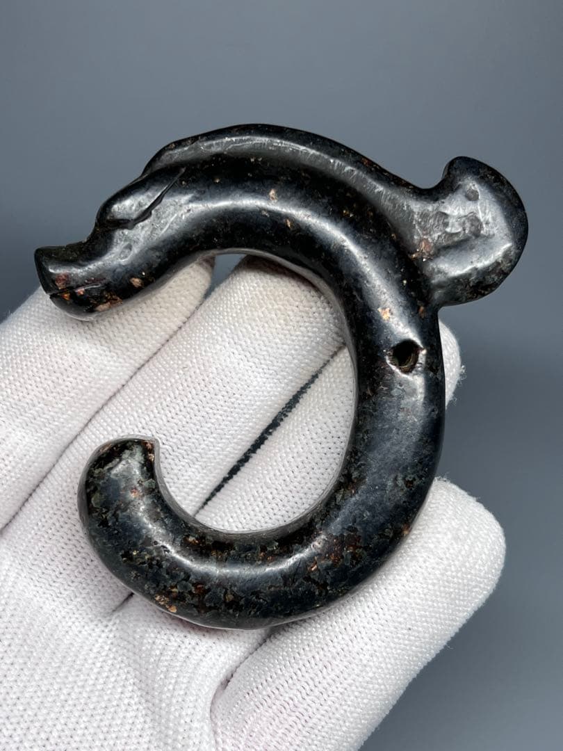 古美術　玉豚竜　紅山文化　C型玉礼器　祭祀器　根付　お守り　石鉄隕石磁石に反応有