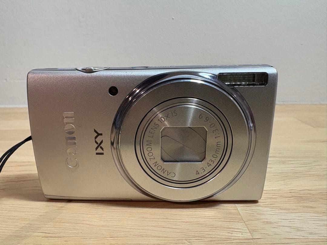 Canon IXY140シルバー コンパクトデジタルカメラ 美品