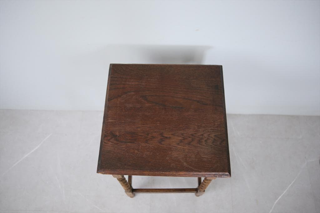 英国アンティーク木製サイドテーブル/オケージョナル机/飾り棚/花台(79-275