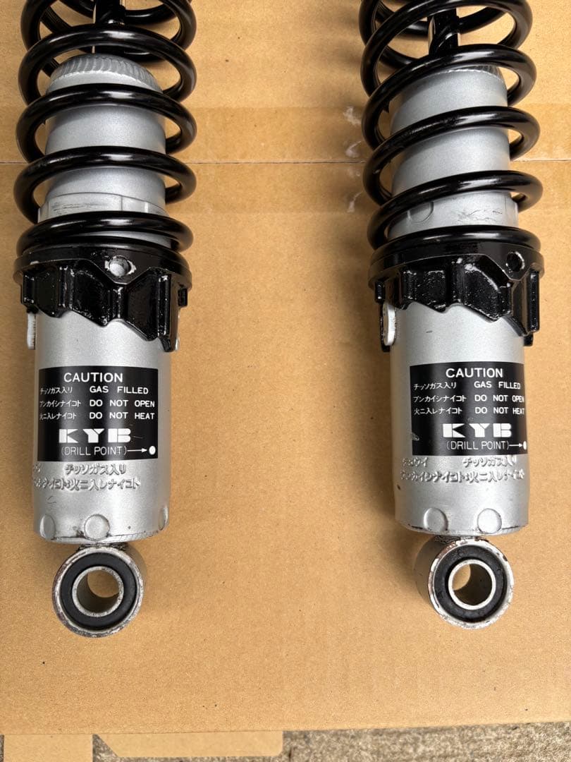 KYB TGS325 リアショック　リアサス