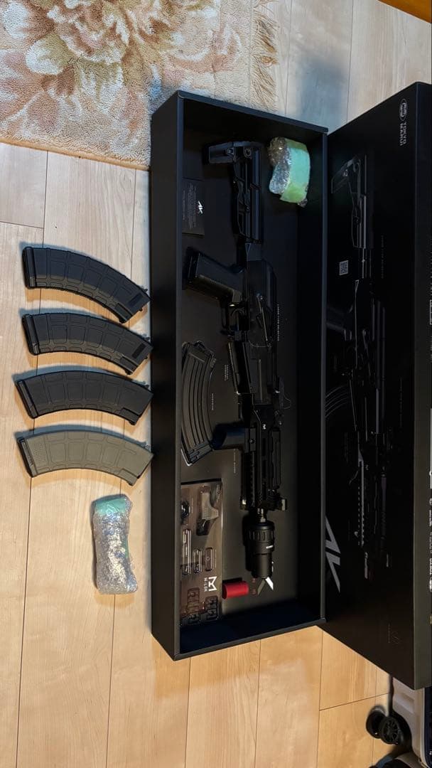 【盆休みSALE】東京マルイAKストーム　サイト　マガジン　バッテリー付き