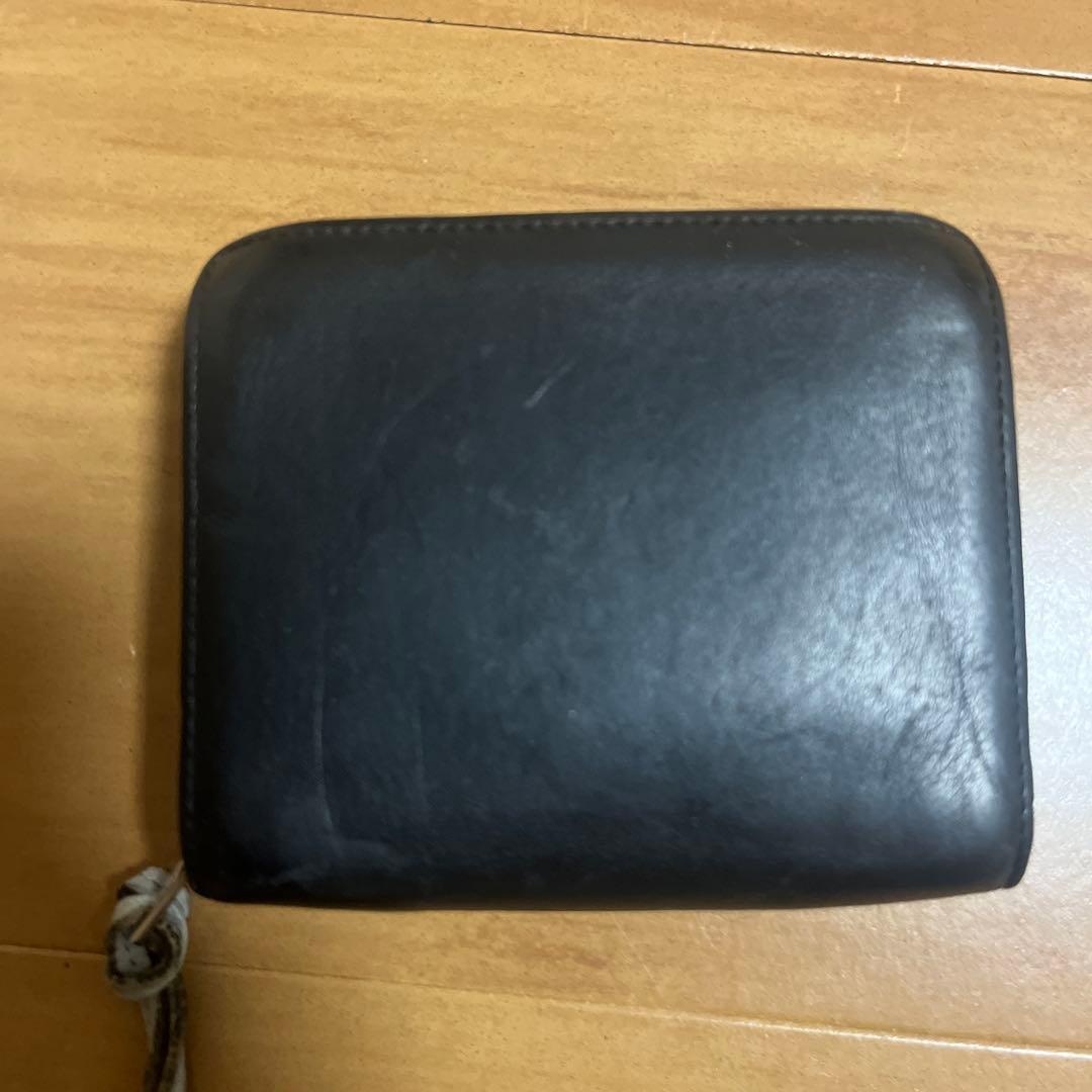 ロエベ黒の二つ折り財布 装飾模様付き