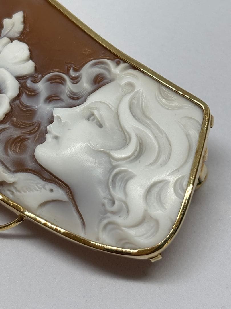 K18 カメオ 女性の顔と花 ブローチ 750 浮き彫り 総重量約9.9g