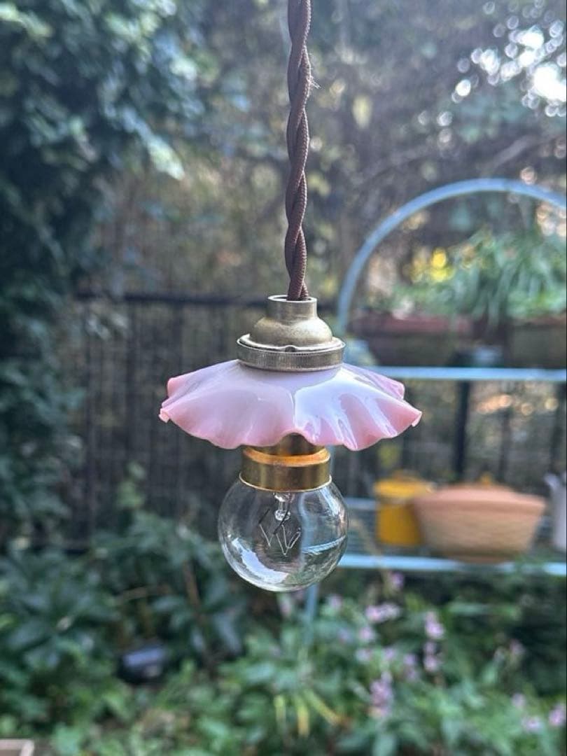 ひーこページになります＊ オパリンローズの小さな可愛らしいアトリエランプ＊