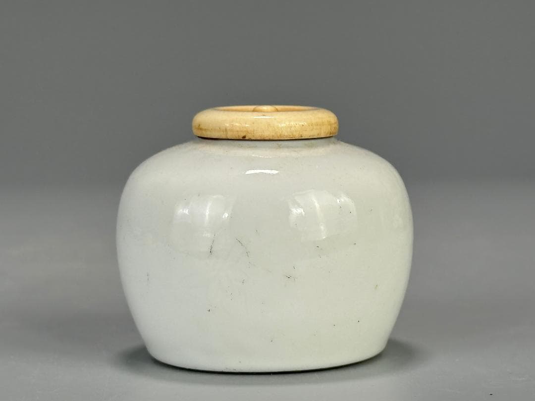 茶道具　白磁　暗刻花卉文小壺　茶入　茶壺　中国　唐物