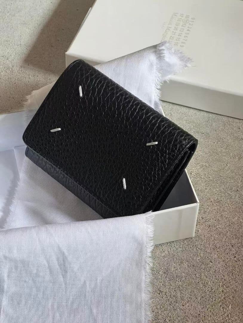 大人気商品 マルジェラ 三つ折り財布 グレインレザー 男女兼用