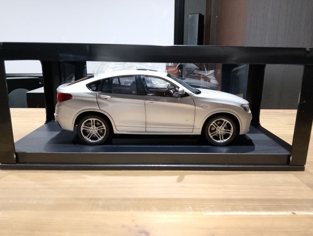 1/18 BMW X4 F26　ディーラー品　ミニカー　シルバー