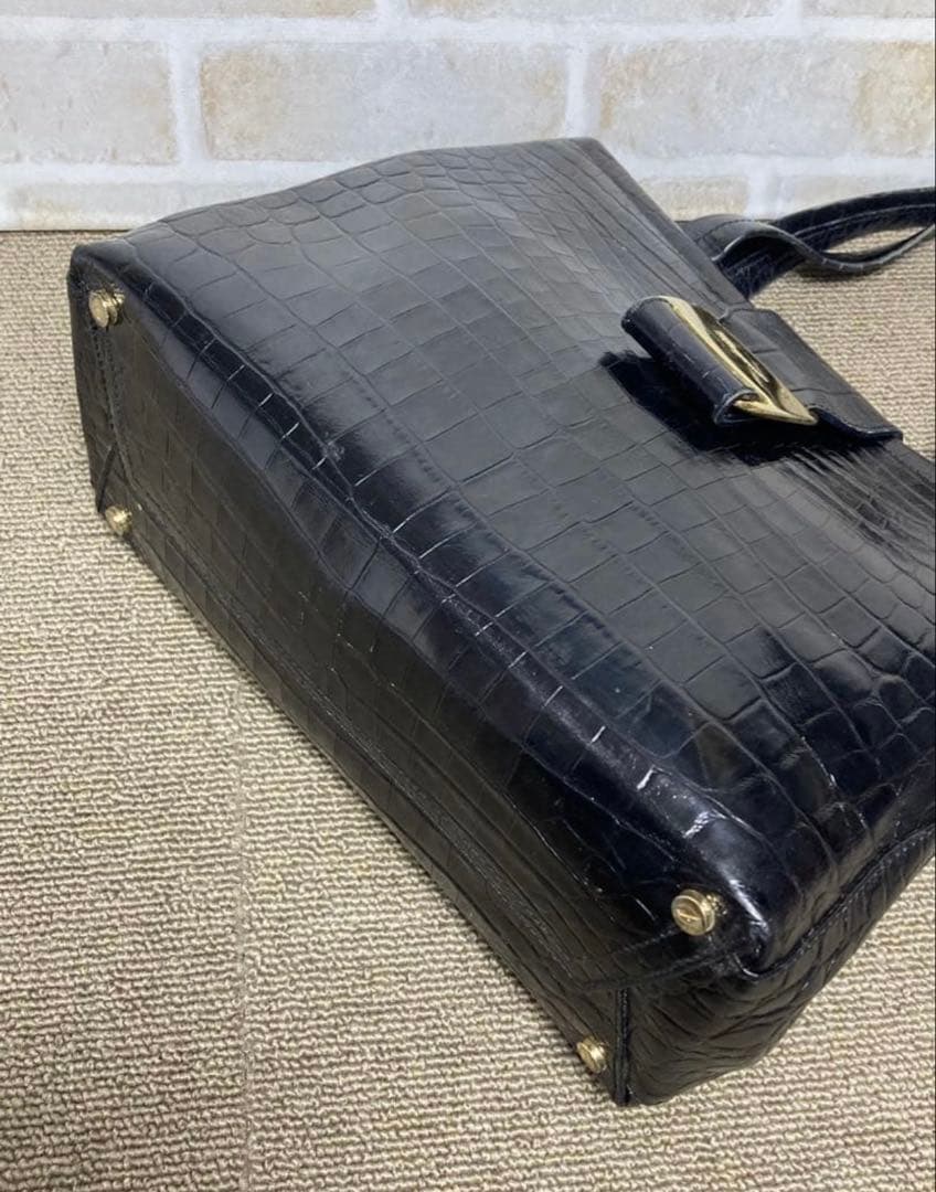 サルヴァトーレ フェラガモ　ヴァラリボン　クロコ型押し　黒色　ハンドバッグ