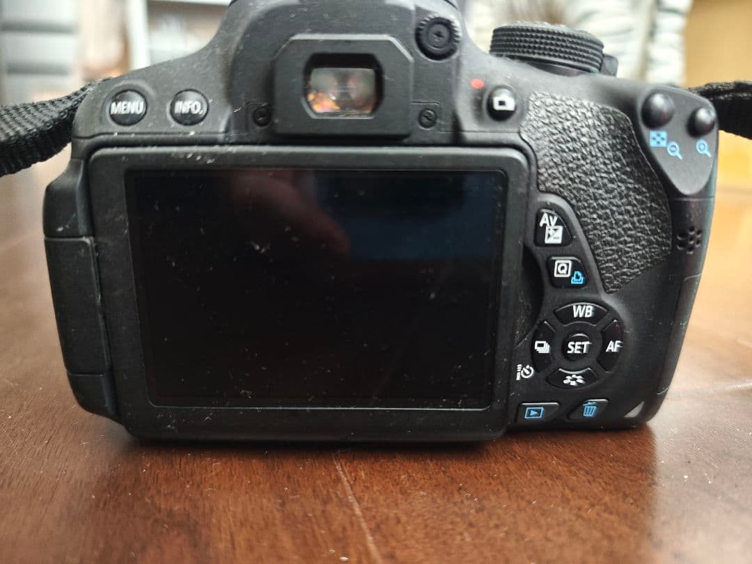 Canon eos kiss 7iの海外版700D レンズ付き