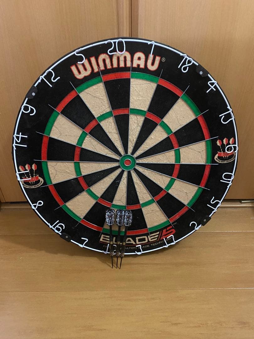 ハードダーツボード、ブラスダーツセット