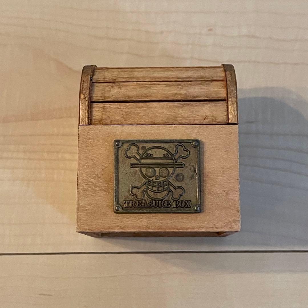 【ワンピース】記念メダル 宝箱付き