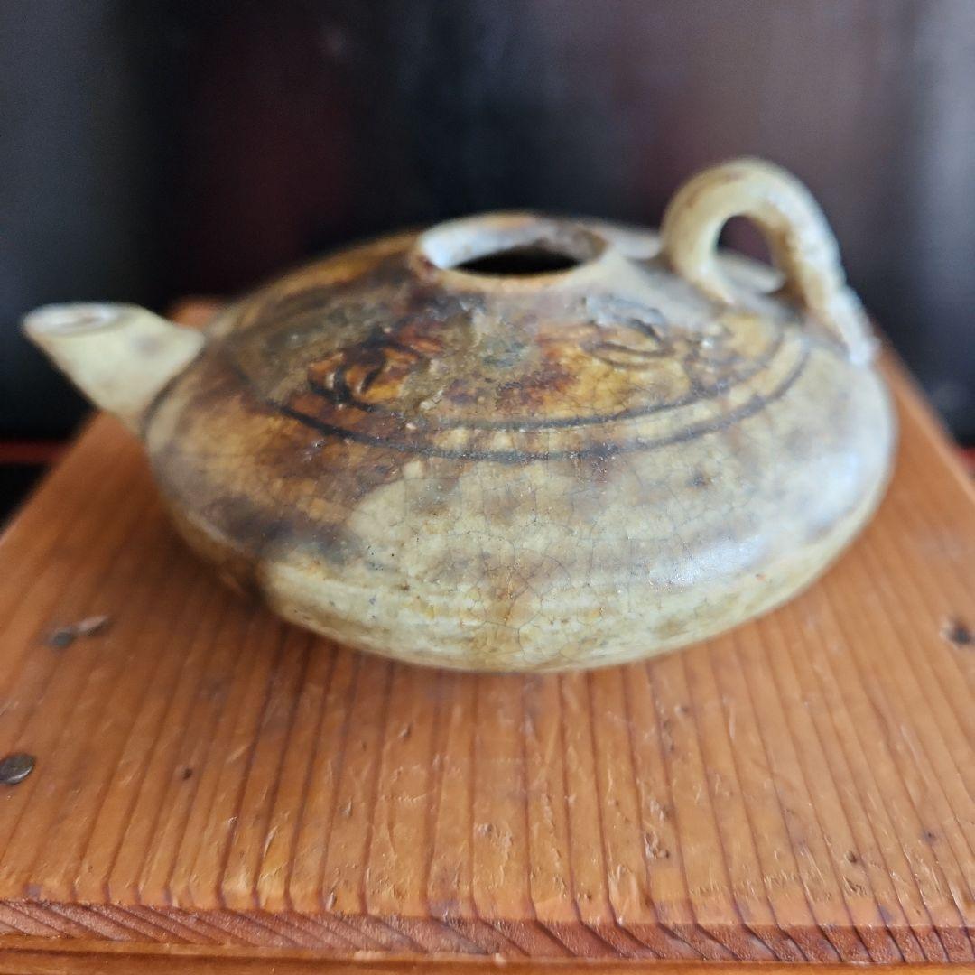 古瀬戸自然灰秞下陰花文水滴