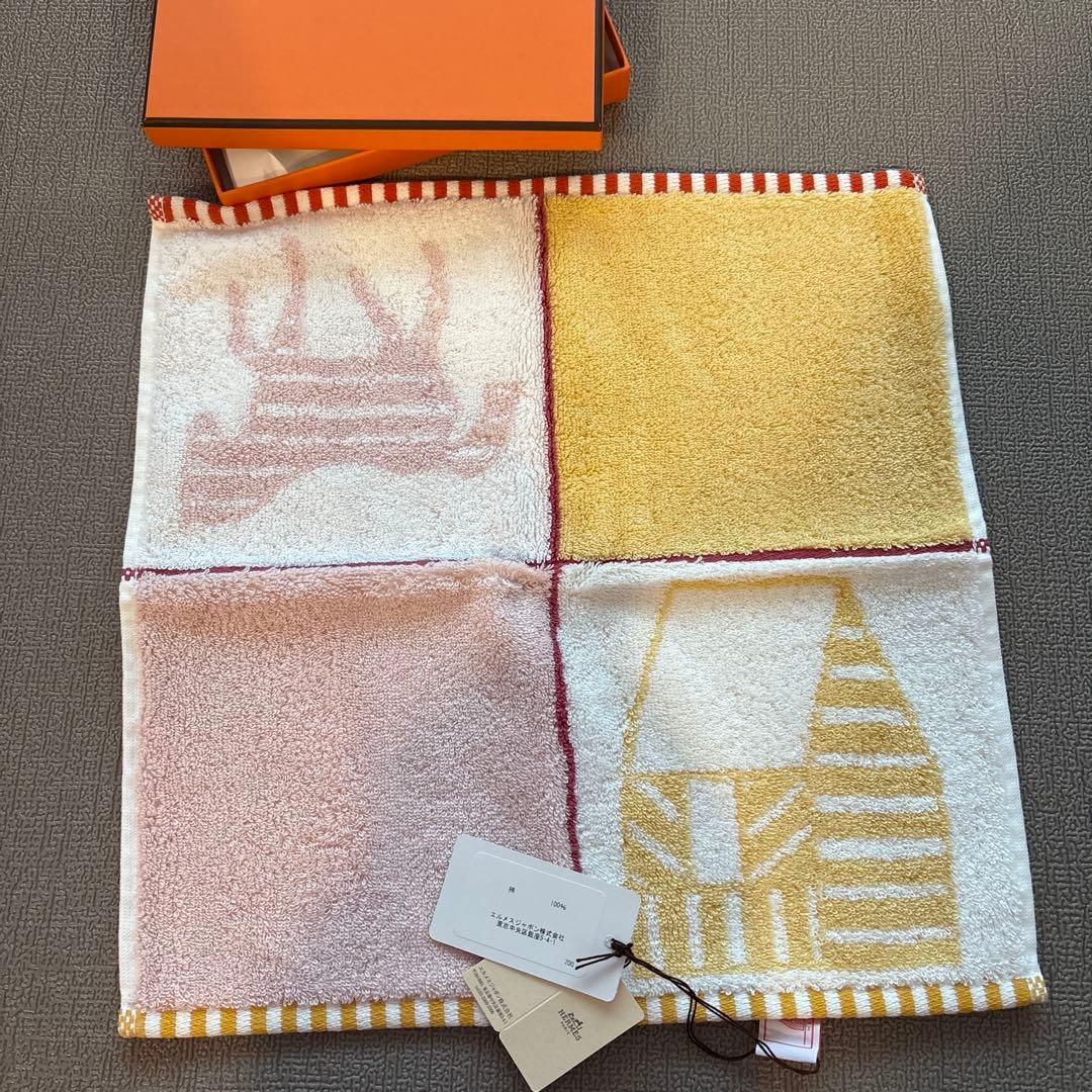 タグ付き　HERMES タオルハンカチ ジョーヌ/ローズ　未使用品
