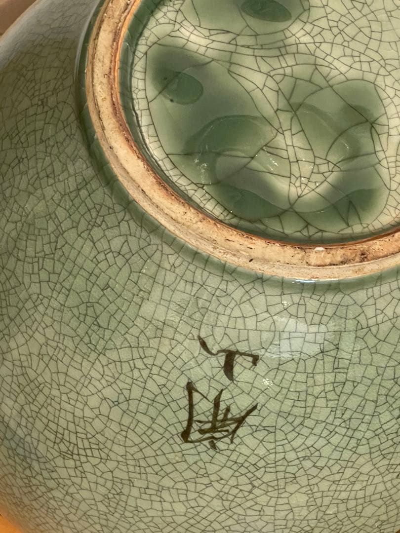 古い大堀相馬焼骨董希少品。特大，大形冰裂開片壺　描金奔馬柄。希少美品。